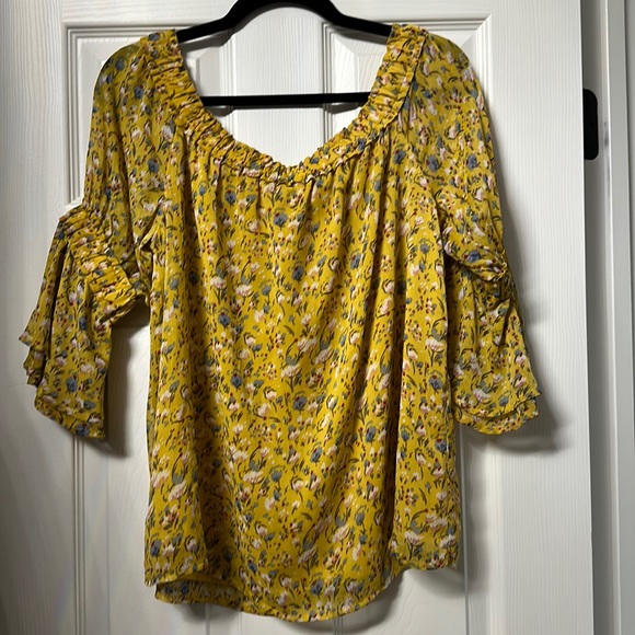 Skies are Blue size M off the shoulder floral top - Picture 1 of 2